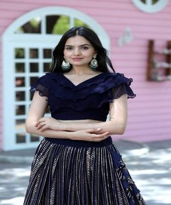 Lehenga de boda de moda: Chic Long Choli Lehenga Conjunto nupcial para novias Glamour Lehenga Choli Pedidos para su tienda - Product Image 2