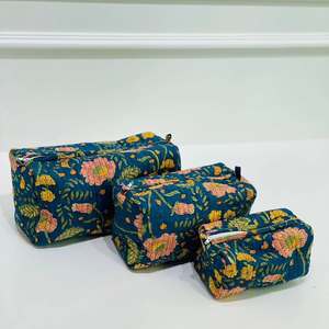 Bolsa de lavado acolchada de algodón hecha a mano con estampado de bloques para neceser, neceser cosmético para dama de honor, estuche de viaje, regalo - Product Image 1