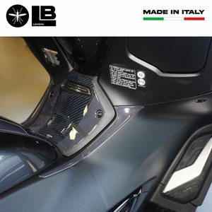 Adesivi 3D per Protezione Poggiapiedi Centrale Compatibili con Yamaha Tmax 2022-5, Adesivi per Scooter e Moto - Product Image 3