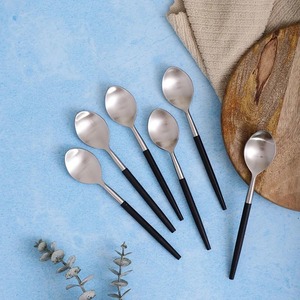 Cuillère moderne en acier inoxydable finition argentée adaptée à la cuisine et à la collection de vaisselle - Product Image 3