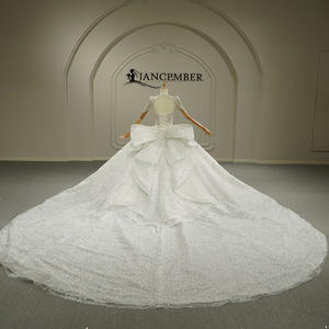 Vestido de Novia Sirena con Apliques de Encaje, Pedrería, Manga Corta, Borlas y Cristales, Modelo GT26053, con Cola Capilla - Product Image 4