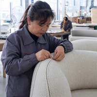 Modernes Wabi-Sabi Organisches Gebogenes Ausziehbares Sofa aus Strukturiertem Bouclé-Stoff, Minimalistisches Zen-Ecksofa für Wohnzimmer, Fitnessraum und Einkaufszentrum