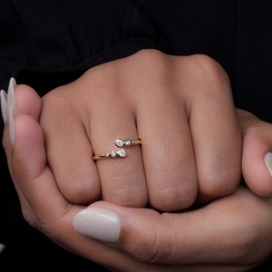 Bague de fiançailles en moissanite pour femme, sertie de diamants ouverts en forme de goutte d'eau, sertie de 6 pierres en spirale, tendance - Product Image 2