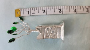 ต้นทูลซีเงินเยอรมันพร้อมถุงโพตลี ของขวัญขึ้นบ้านใหม่ ของขวัญพิธีกรรม ของขวัญงานดีวาลี ของขวัญงานนาวราตรี ของขวัญตอบแทน ของขวัญทางศาสนา ของขวัญวัดพระพิฆเนศ กระถางทูลซี - Product Image 4