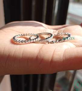 Anillo de compromiso de moissanita de corte redondo, tres capas, Art Deco - Product Image 6