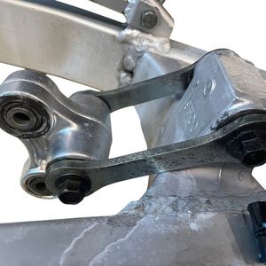 Bras oscillant arrière pour Suzuki SV650 de 1999 avec couvercle de protection du moteur en aluminium et liaison de suspension d'origine - Product Image 2