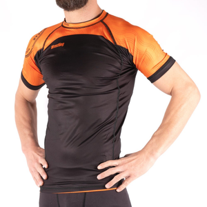 T-shirt de sport à séchage rapide à manches courtes de chemise de compression de sublimation pour hommes, ajustement extensible personnalisé | Rashguard personnalisé d'impression OEM - Product Image 3