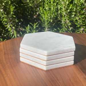 Juego de posavasos de mármol de Carrara Hexágono Piedra italiana hecha a mano en La - Product Image 1