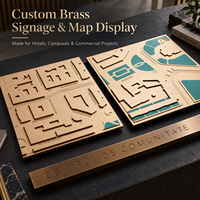 Gravure personnalisée sur plaque de cuivre, carte tactile, signalétique architecturale, lettrage métallique, art mural en relief, guide de signalisation