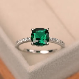 Bague empilable vintage minimaliste en argent sterling 925 pour femme, pierre coussin vert émeraude, diamant CZ, pierre de naissance de mai, mariage - Product Image 2