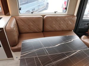 Autocaravana de Lujo ELEGANCE 910 G RHD Usada a Bajo Precio, Azul Oscuro/Gris/Negro, Emisión Euro 5, 4-6 Pasajeros, Equipaje de Aerolínea Ajustable - Product Image 6