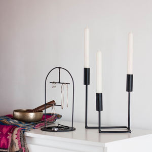 Portavelas de hierro de 3 brazos más vendidos Acabado en negro Decoración para el hogar y la Oficina Mejor precio al por mayor - Product Image 4