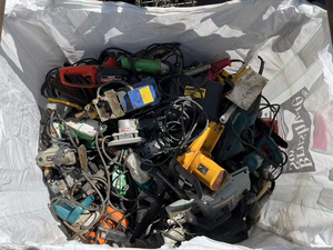 Cortadores Sierras circulares Conductores de impacto Taladros Sierras de calar Sierras de mano Amoladoras Lijadoras Cepilladoras Herramientas eléctricas usadas - Product Image 4