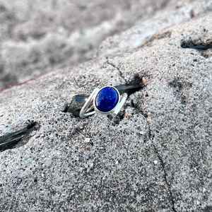 Bague en argent Sterling faite à la main avec pierre précieuse bleue Lapis Lazuli ovale bijoux de déclaration cadeau parfait pour maman et les femmes - Product Image 4