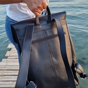 Sac à dos en cuir noir fait main Sac d'école Fermeture magnétique Sac pour ordinateur portable - Product Image 4