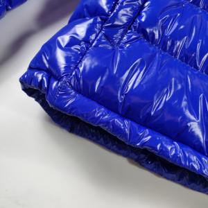 Veste matelassée unisexe en toile, coupe ajustée, à capuche, pour l'hiver et les activités de plein air, design à bulles, logo personnalisable sur le devant, imperméable et coupe-vent - Product Image 4