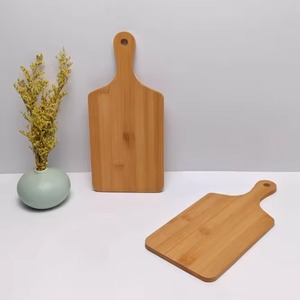 Tabla de Cortar y Picar de Madera Natural REHMAN CRAFT con Asa Integrada, Ecológica, 1.5 cm de Grosor, Apta para Lavavajillas - Product Image 1