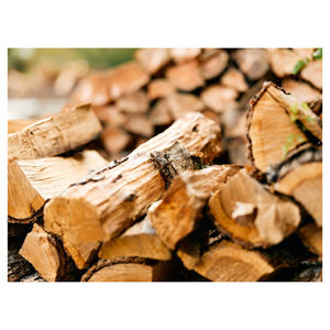 Bois de chauffage séché au four France de marque personnalisée de haute qualité avec un dimensionnement constant et des faisceaux empilables pour une utilisation en intérieur ou en extérieur - Product Image 1