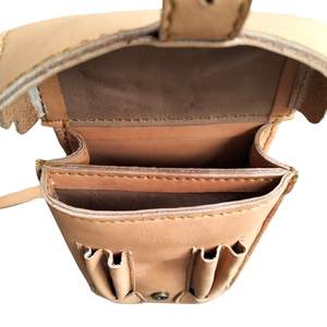 Bolso cruzado de cuero genuino hecho a mano clásico, bolso de mensajero pequeño Retro con correa de hebilla para viajes al aire libre desde Indonesia - Product Image 3