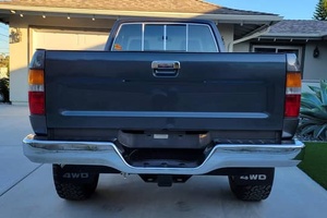 Vehículo de un Solo Dueño por 32 Años Toyota Hilux Pickup SR5 XtraCab 4x4 de 1989, Manual de 5 Velocidades, Motor V6, Tracción 4WD, Volante a la Izquierda, Asientos de Tela - Product Image 4