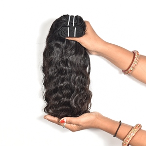 Vente en gros de cheveux humains cambodgiens longs 100% soyeux, vendeur vierge naturel pas cher avec de longs cheveux humains ondulés - Product Image 1