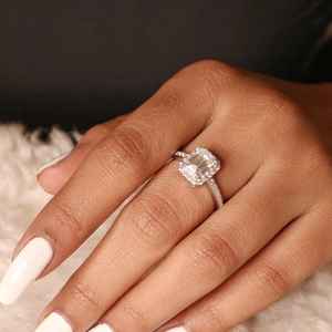 Anillo de diamantes de plata clásico de suministro directo de fábrica, perfecto para bodas, aniversarios y regalos disponibles a un precio asequible - Product Image 4