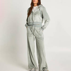 Ensemble de survêtement à capuche ajusté 2 pièces gris de qualité supérieure pour femme Sweat à capuche respirant et pantalon de survêtement Ensemble de survêtement 2 pièces - Product Image 1