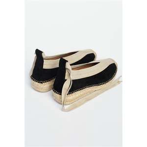 Alpargata cerrada con cuña baja - Product Image 3