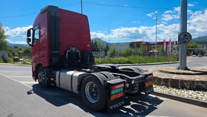 รถบรรทุกหัวลาก Volvo FH 460 ปี 2017 มือสอง เกียร์อัตโนมัติ ดีเซล พวงมาลัยซ้าย ขับเคลื่อน 4x2 เบาะนั่งระบบลม ระบบกันสะเทือนแบบลม มาตรฐานไอเสียยูโร 6 - Product Image 3