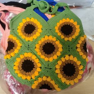 Sac cabas souple en crochet fait main personnalisable avec motif de roses pour femme, disponible en rouge, rose, violet, blanc et noir - Product Image 6