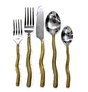 Ensemble de couverts classiques royaux avec poignée en chaîne en laiton Couverts en métal écologiques et vaisselle pour mariage - Product Image 2