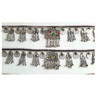 Ceinture de pièces de monnaie afghanes Kuchi avec pendentifs faits à la main et glands en métal Ceinture vintage Tribal Boho Festival avec pièces de monnaie suspendues et coloré