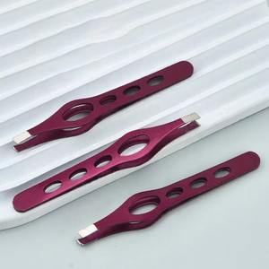 Pinzas de Cejas Inclinadas de Acero Inoxidable de Alta Calidad - Duraderas y Personalizables para un Fácil Cuidado de las Cejas - Product Image 4