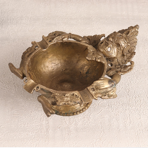 Wholesale Cheap Factory Price Ash Tray With Nautical Wheel Design Round Portable Metal Tray for Cigars Cigarettes Smoking India - Product Image 2