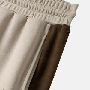 Venta al por mayor de pantalones cortos para hombre con decoración Vintage transpirable tela ligera cintura elástica-para gimnasio correr y relajación en casa - Product Image 4