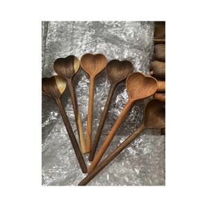 Cuchara de mesa de madera hecha a mano con diseño único-Cuchara de madera en forma de corazón-Cuchara de té y café - Product Image 1