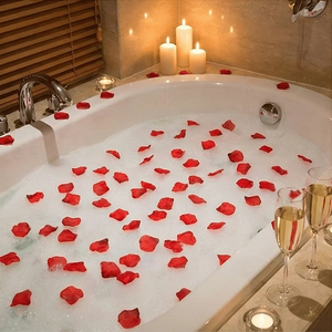 ดอกไม้ประดิษฐ์แบบผ้าไหมเหมือนจริง 100-5000 ชิ้น กลีบกุหลาบผ้าสำหรับตกแต่งงานแต่งงาน วันวาเลนไทน์ และงานรับปริญญา - Product Image 3