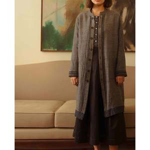 Chaqueta de Lana Reversible DIYA en Color Carbón Teñido Otoñal para Uso en Temporada - Product Image 3