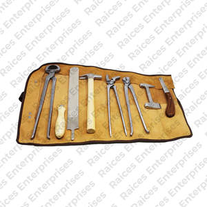 Matériel de qualité supérieure Kit de sabots de maréchal-ferrant Outils Instruments vétérinaires entièrement personnalisés Kit d'outils de toilettage des pieds de cheval - Product Image 3