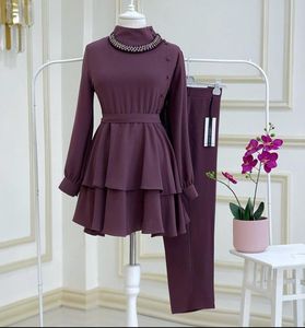 Ensembles de coordination d'hiver chics et modestes pour femmes en tissu chaud de couleur unie douce avec ajustement personnalisé pour le style musulman indien et pakistanais - Product Image 5