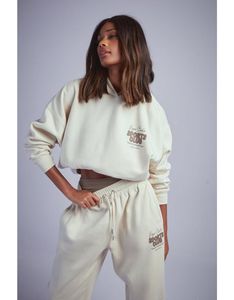 Conjunto de Sudadera Corta y Pantalones Deportivos para Mujer de Alta Calidad, con Estampado Personalizado, para Invierno, de Fabricantes de Ropa - Product Image 5