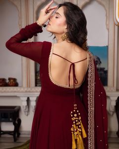 Elegant Jacquard Silk Ensemble <b>Top</b> with Micro Inner & Subtle Backside Zip Chain Coupled with a Semi Stitched Lehenga - Product Image 4