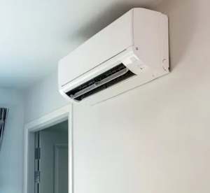 Climatiseur mural portable haut de gamme à alimentation CC mobile pour usage domestique, hôtelier et familial - Product Image 1