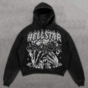 Sweat à capuche court de style urbain 'Move Silence' en coton doux imprimé graphique en détresse confortable manches courtes brodé tricoté - Product Image 3