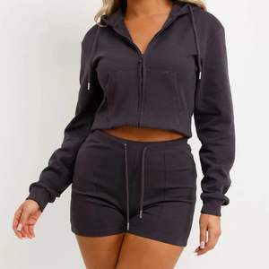 Conjunto de Sudadera Corta y Pantalones Cortos Personalizados para Mujer, el Mejor Conjunto de Verano, Tela de Felpa de Algodón, Transpirable y Suave, Moda Casual de Alta Gama - Product Image 2