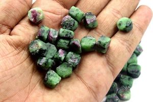 Lot de 25 pierres précieuses en vrac rubis naturel Zoisite 10-12 MM cristaux de terre extraits merveilleuses pierres brutes de guérison - Product Image 3