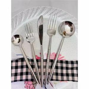 Ensemble de couverts de luxe au design antique, vente chaude, meilleure qualité, ensemble de couverts faits à la main, ensemble de couverts décoratifs pour la salle à manger - Product Image 3