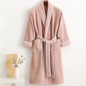 เสื้อคลุมอาบน้ำผ้าฝ้ายหนาสีขาว100% สำหรับผู้หญิงชุดนอนสปาสุดหรู5ดาวพร้อมโลโก้ - Product Image 3