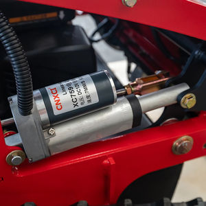 Tondeuse à gazon télécommandée à chenilles haute efficacité, homologuée CE, moteur 2 temps 190cc, alimentée par batterie, pour l'exportation, l'agriculture et l'entretien des jardins - Product Image 5