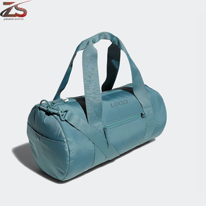 Bolsa de gimnasio Logotipo y diseño personalizados Servicio duradero de nailon/poliéster OEM para hombres y mujeres Precio al por mayor de Pakistán - Product Image 3